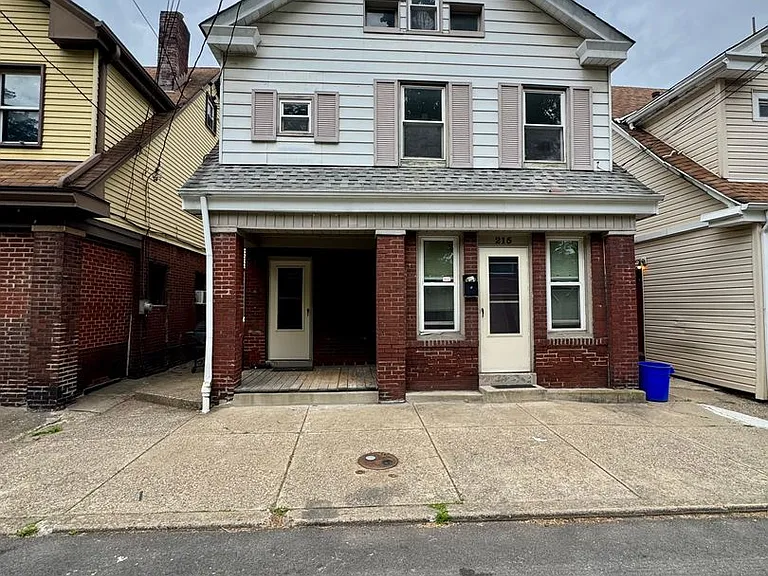 215 Spencer Ave — Photo 2