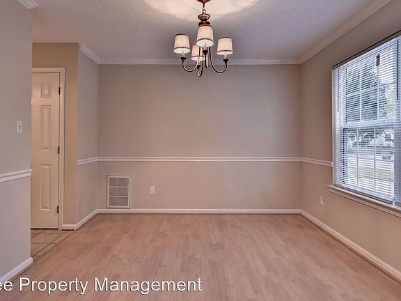 4th image of 221 Sherbrooke Dr