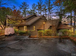 56 Racquet Club Villas Dr #D, Sapphire, NC 28774