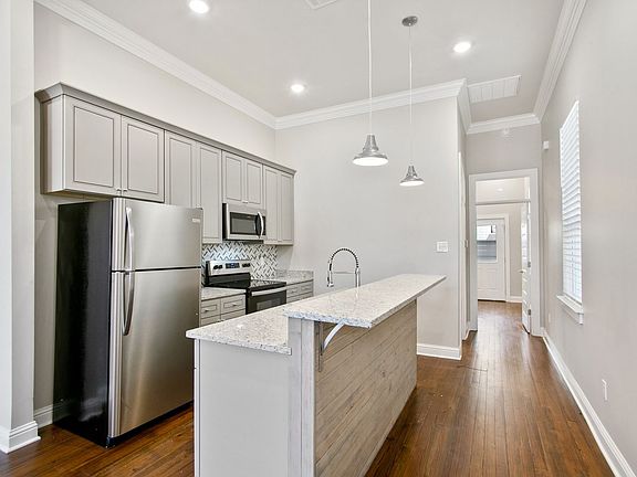 2nd image of 2137 Louisiana Ave #2123