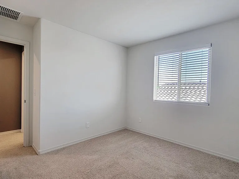 56 S 190th Ln — Photo 26