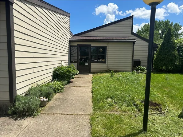 759 Village Blvd S, Baldwinsville, NY 13027