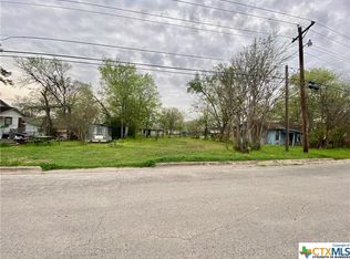 1109 Robertson St, Gonzales, TX 78629