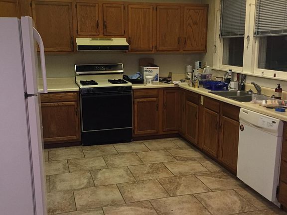 2nd image of 114 Reagan St