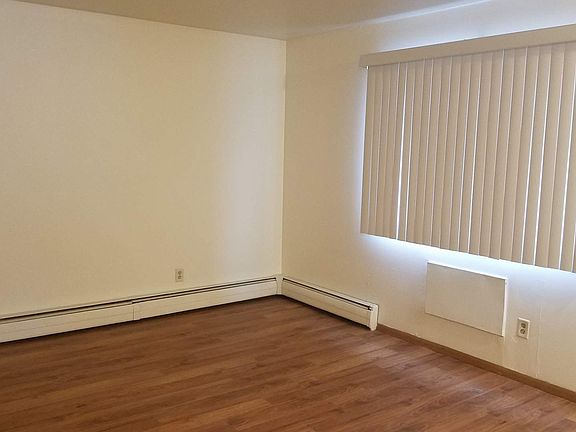3rd image of 4040 S Kinnickinnic Ave #2
