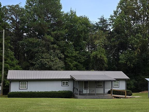 4th image of 1905 Maple Grove Rd