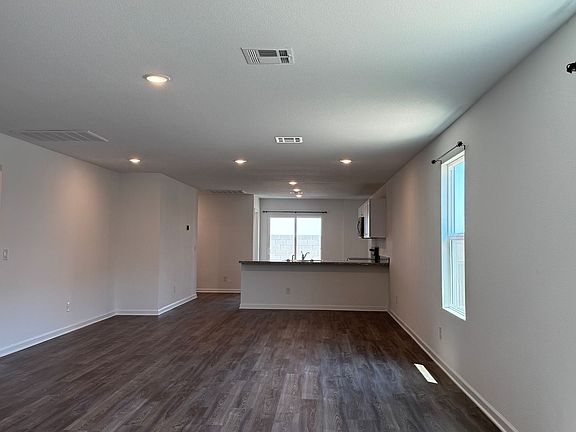 2nd image of 2483 Tapatio Dr
