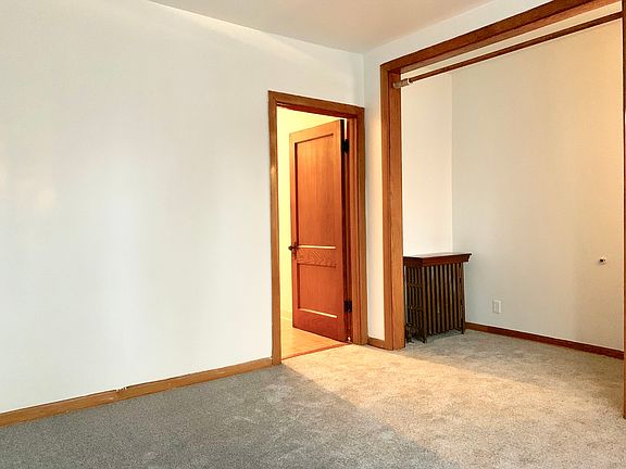 3rd image of 3238 N Monticello Ave