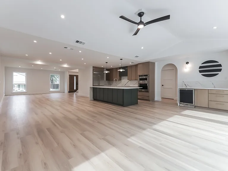 2418 Grandview Dr — Photo 8