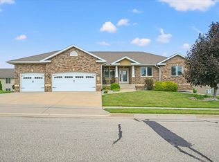 2273 Antler Ridge Dr, Dubuque, IA 52002