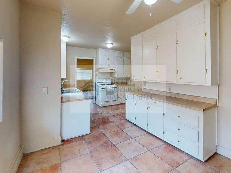 1114 Virginia Ave — Photo 5