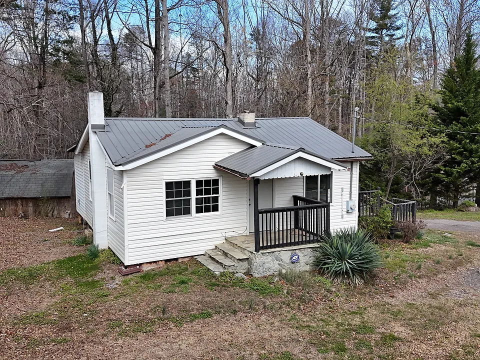 1543 Old Highway 10 E