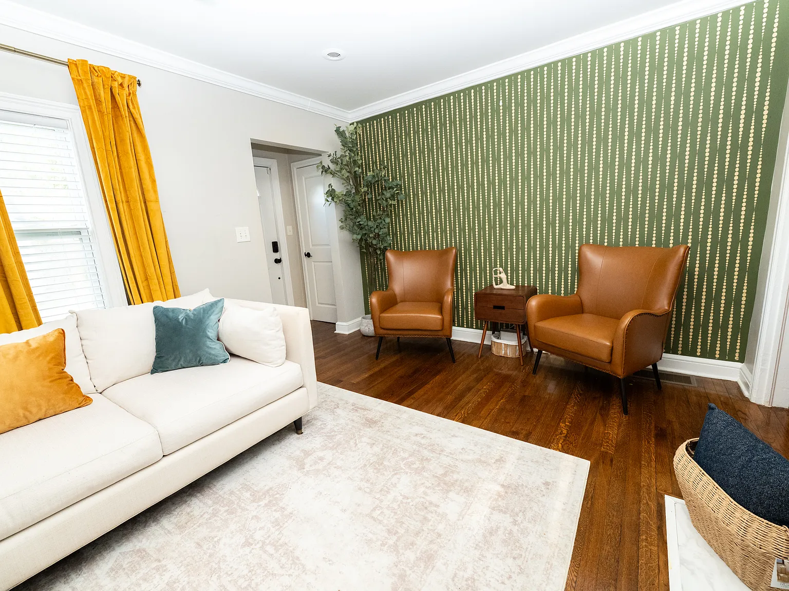 3 bed, 1193 sqft, $2,700 — Photo 2