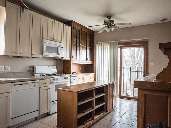 5th image of 6015 N Newburg Ave #2