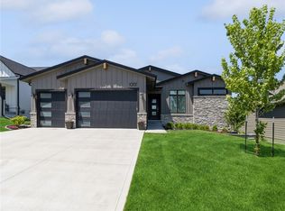 10137 Empire Ct, West Des Moines, IA 50266