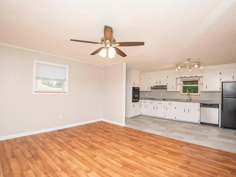 136 Harrison Ln — Photo 19