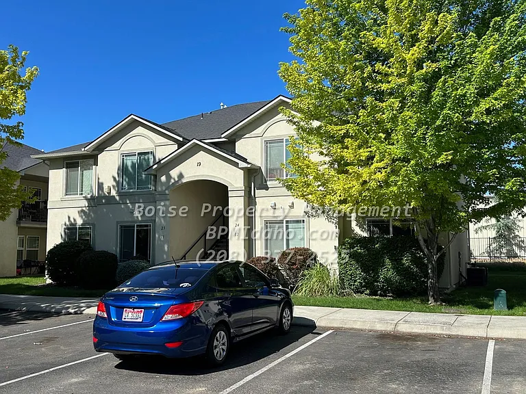 1805 E Overland Rd #19 — Photo 8