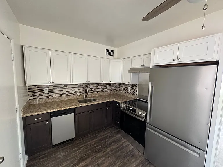 3719 E Fairmount St #9 — Photo 1