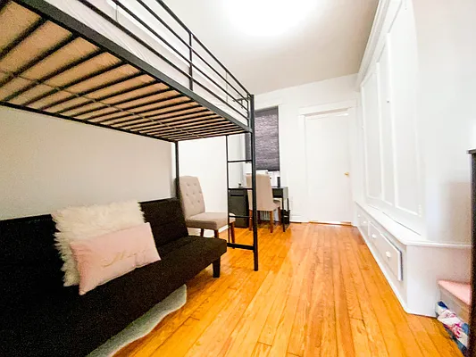 Rented by RealTegrity NY LLC | media 21