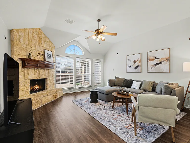 11709 Wild Pear Ln — Photo 1