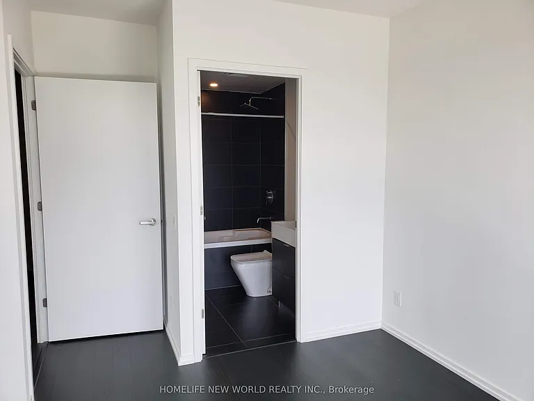 5 Soudan Ave #1104 — Photo 9