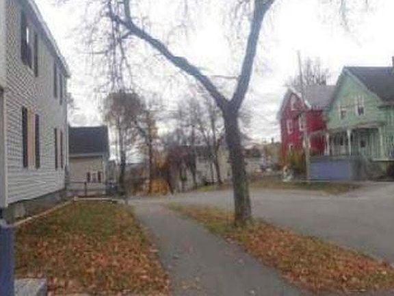 4th image of 194 Warren St