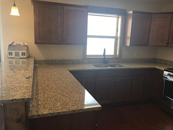 2nd image of 532 Valley Dr