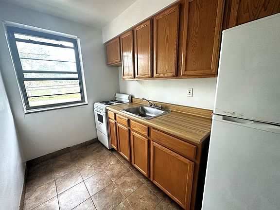 2nd image of 824 Perry Hwy #17