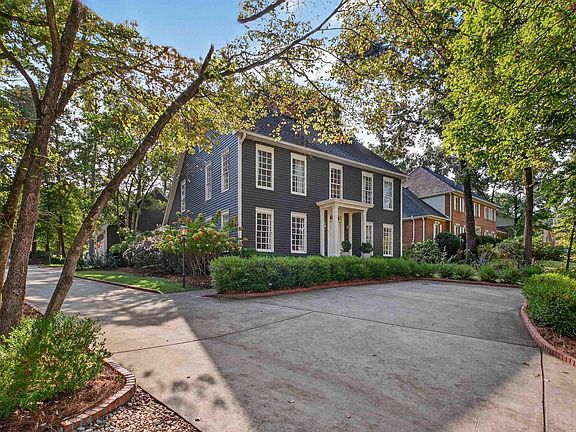 4th image of 5363 Woodford Dr