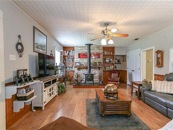 3rd image of 3940 Briarwood Dr
