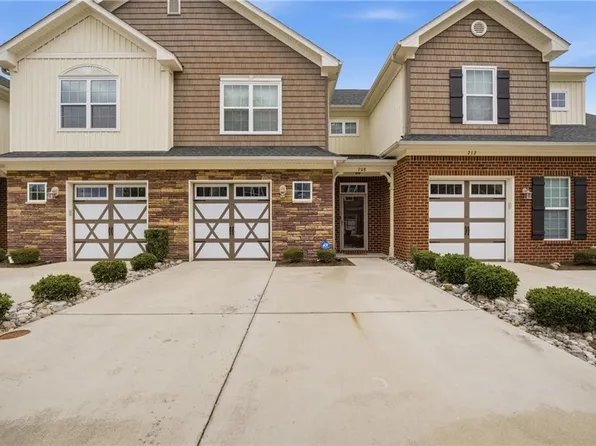 708 Tiffany Green Ct, Chesapeake, VA 23320