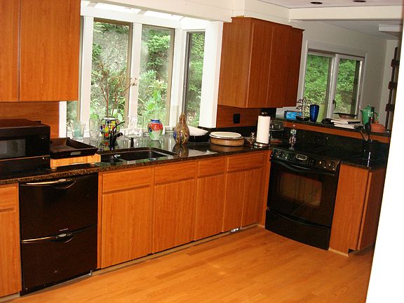 4th image of 9 Bayberry Dr