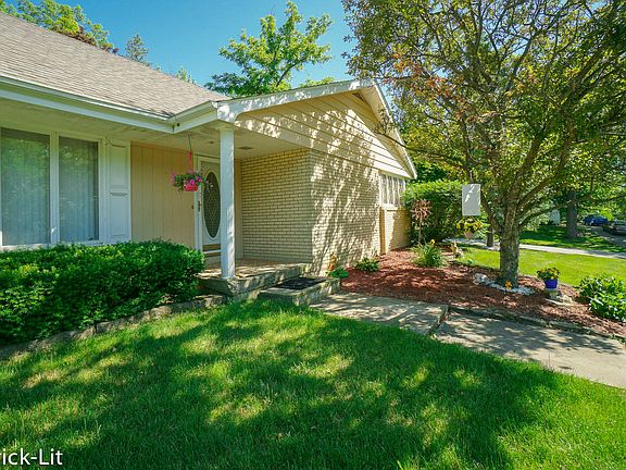 4th image of 1101 Hillside Dr