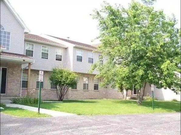 301 Village Creek Dr Unit 2B, Lake In The Hills, IL 60156