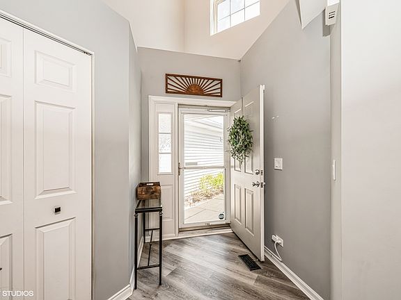 3rd image of 3095 Courtland St #0