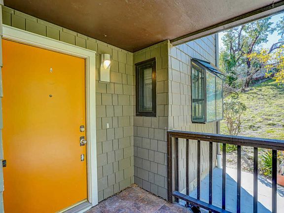 2nd image of 515 King Dr APT 1