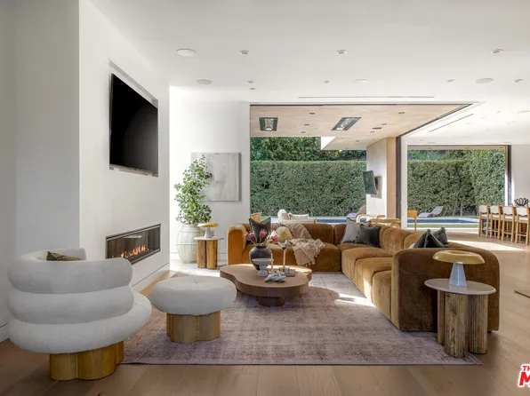 1845 Coldwater Canyon Dr, Beverly Hills, CA 90210