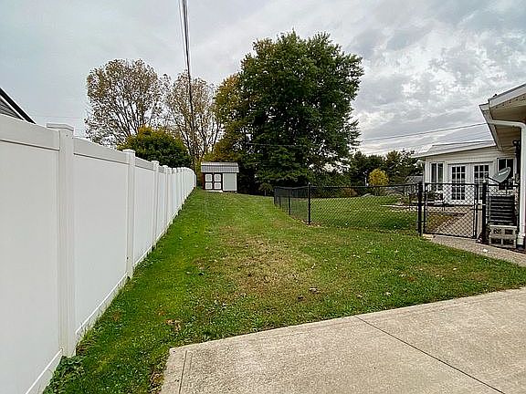 3rd image of 19 Coventry Dr
