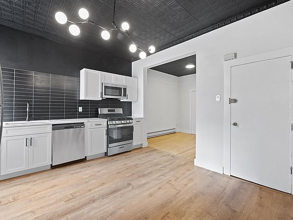 3rd image of 342 Bramhall Ave Floor 1