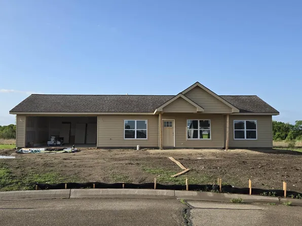 1402 Gehrke Ct, Herington, KS 67449