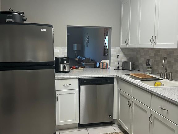 5th image of 364 Grove Isle Cir #364