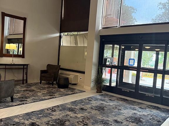 4th image of 2059 Huntington Ave APT 908