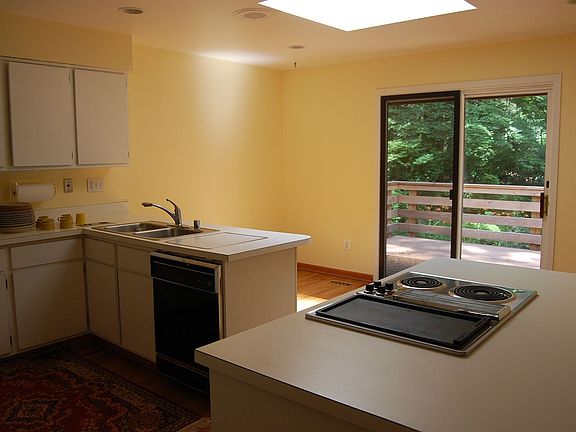 2nd image of 3101 Beechwood Ln