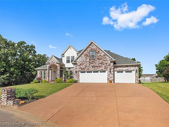 3rd image of 3401 Green Way