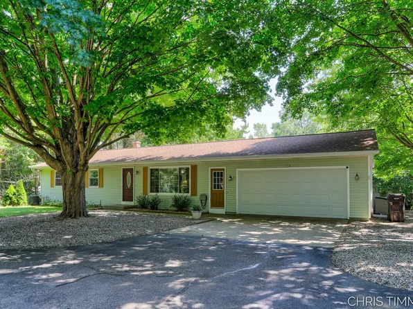 15528 James St, Holland, MI 49424