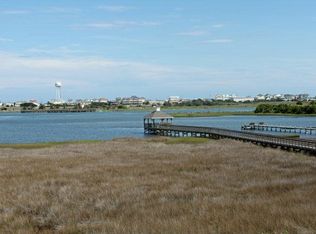 204 Waterway Ln, Surf City, NC 28445