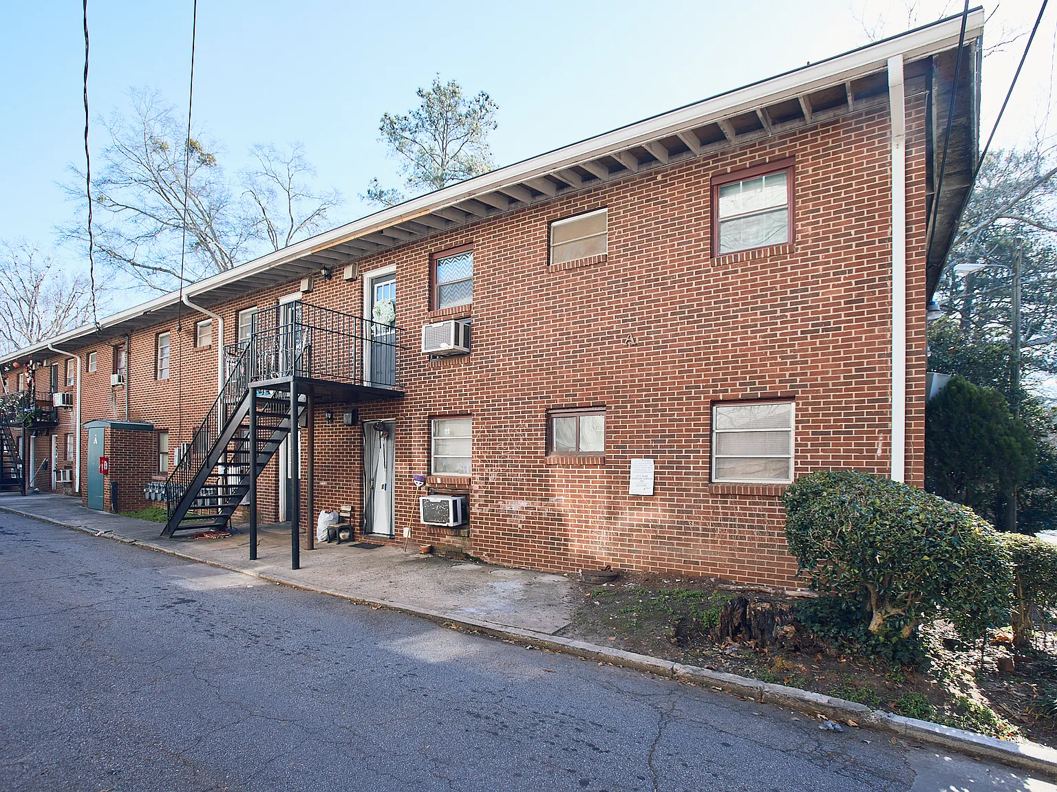 Lenox Apartments — Photo 1