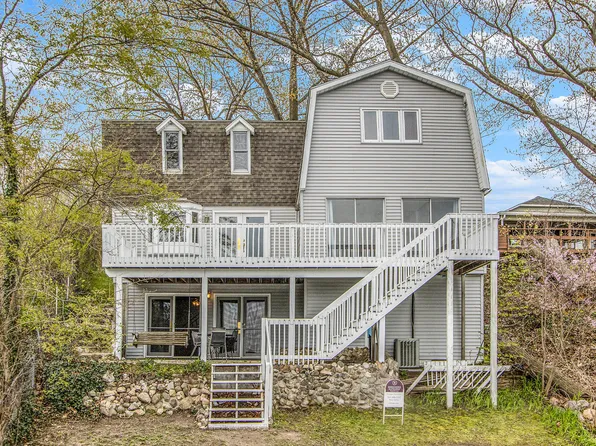 12372 Hubbards Cove Dr, Plainwell, MI 49080