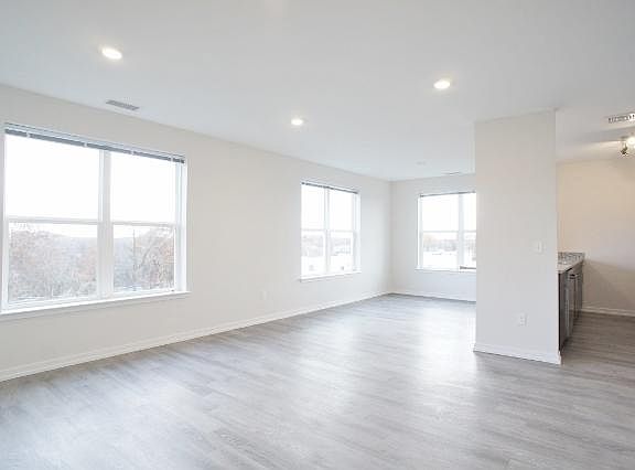2nd image of 587 Connecticut Ave APT 1B