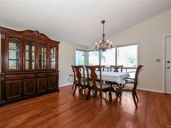 5th image of 17 Chester Ave